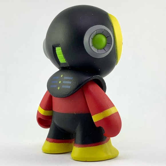 kidrobot Capcom Megaman Elec Man vinyl figure 3” 2015 Mini Series ElectMan Robot - Picture 11 of 13